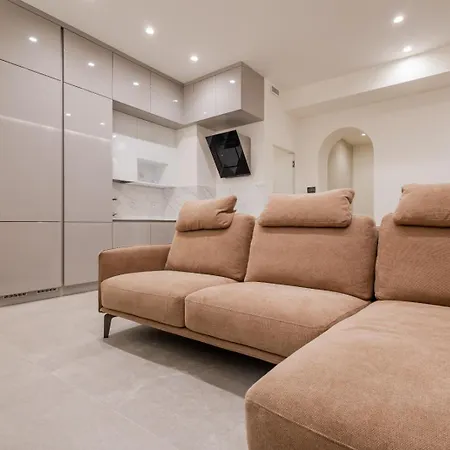 Gallienus Superior Apartment